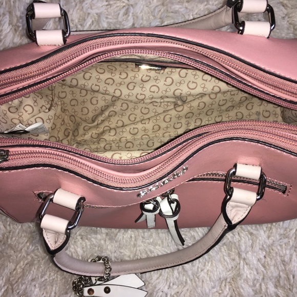 πβ¨ GUESS PURSE - Picture 3 of 3